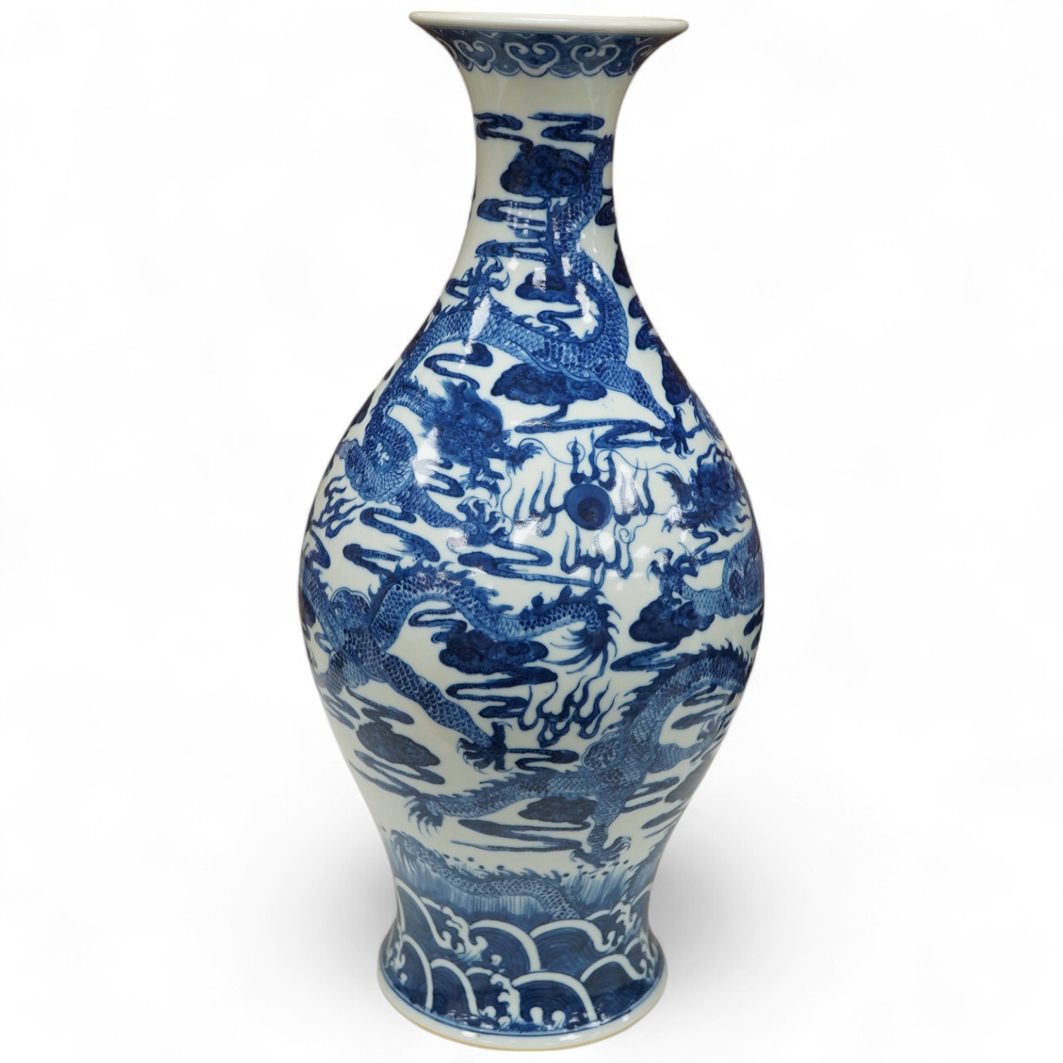 A large Chinese blue and white dragon vase, 40 cm high.
